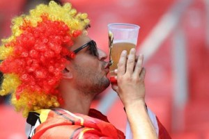 Inglaterra imita a la UEFA y habilitar&iacute;a el consumo de alcohol en los estadios