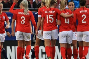 El equipo femenino de Inglaterra establece un modelo y suma un nuevo sponsor de cara al Mundial 