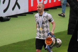 Iniesta gan&oacute; un nuevo t&iacute;tulo, &iquest;a cu&aacute;ntos est&aacute; del jugador que m&aacute;s gan&oacute; en la historia?