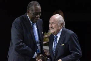 El &uacute;ltimo caudillo de Blatter deja su puesto tras tres d&eacute;cadas como presidente