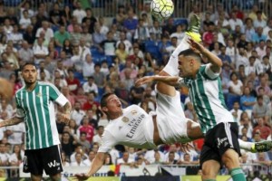 Un gol de James Rodr&iacute;guez est&aacute; nominado entre los mejores de los Football Facebook Awards