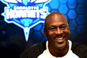 Michael Jordan se reuni&oacute;n con los jugadores de su equipo para frenar la crisis