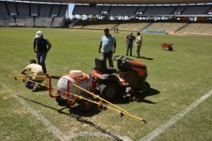 Por el mal estado del campo, apartaron al canchero del estadio Mario Alberto Kempes