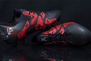 Un jugador franc&eacute;s luci&oacute; botines adidas con incrustaciones de cristales Swarovski