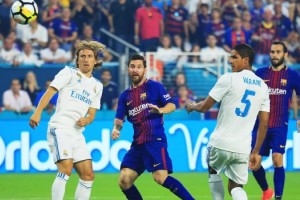 LaLiga ya eval&uacute;a jugar partidos oficiales fuera de Espa&ntilde;a