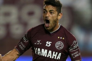 Retrasan la elaboraci&oacute;n de una estatua de Lautaro Acosta para saber si va con o sin Copa