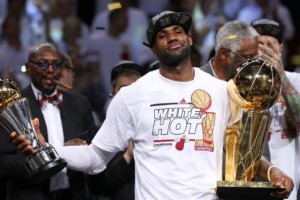 LeBron James firm&oacute; su mejor contrato y ser&aacute; el mejor pago de la historia de la NBA