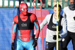 Leicester City: un jugador se present&oacute; y entren&oacute; disfrazado de Spiderman