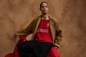El Liverpool present&oacute; su nueva camiseta para la pr&oacute;xima temporada