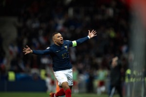 Bajo llave: antes de llegar al Madrid, Mbappé buscará proteger su apellido y su celebración de gol