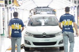 Lodeiro y Calleri jugaron al f&uacute;tbol en la f&aacute;brica de Citro&euml;n