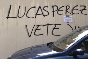 Pintaron la casa de un futbolista pidiendo que se vaya pero en realidad ten&iacute;an mal la direcci&oacute;n