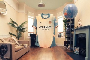Manchester City lanzó su nueva camiseta creada por Noel Gallagher