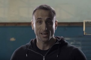 Gin&oacute;bili protagoniza el spot "Pensar Distinto" de Claro