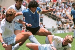 &iquest;D&oacute;nde est&aacute; la hist&oacute;rica camiseta que Maradona us&oacute; contra los ingleses y la del &uacute;ltimo partido en Napoli?