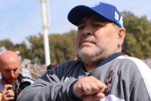 Maradona sali&oacute; campe&oacute;n a la distancia 