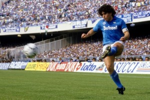 Maradona y sus goles m&aacute;s destacados mientras jug&oacute; en el N&aacute;poli