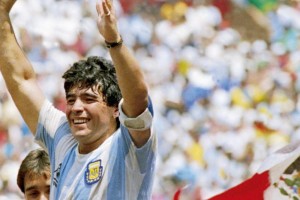 Todas las camisetas que visti&oacute; Maradona en su carrera 