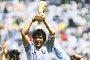 Luto mundial: Muri&oacute; Diego Maradona, el mejor de la historia