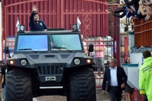 &iquest;C&oacute;mo fue el debut de Diego Maradona como presidente, manager y entrenador del Dinamo Brest?