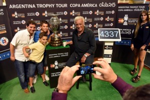 M&aacute;s de 6000 fan&aacute;ticos argentinos visitaron al trofeo de Copa Am&eacute;rica junto a MasterCard