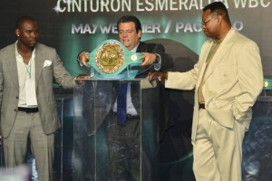 El lujoso cintur&oacute;n de Mayweather - Pacquiao de 1 mill&oacute;n de d&oacute;lares