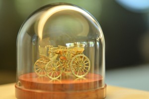 Mercedes-Benz Argentina don&oacute; al Museo Fangio una r&eacute;plica del primer veh&iacute;culo de Daimler