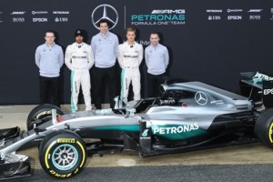 Mercedes present&oacute; su monoplaza W07 con el que buscar&aacute; el Tricampeonato