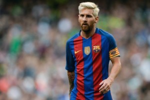 El FC Barcelona eval&uacute;a presentar un contrato de por vida para Messi