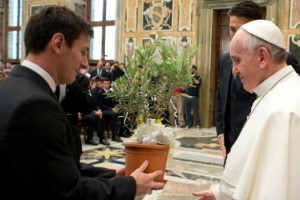El Papa Francisco propuls&oacute; el &ldquo;Partido por la Paz&rdquo; con Messi y otras figuras del f&uacute;tbol