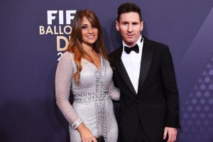 Messi cambi&oacute; Dolce & Gabanna por Armani para su quinto Bal&oacute;n de Oro