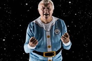 Manchester City lanza su propio duelo de indumentaria navide&ntilde;a