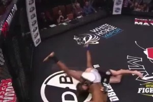 El luchador de MMA que se noqueo a sí mismo en menos de dos minutos 