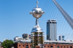 La modificación que le hizo Conmebol al trofeo de la Copa Libertadores