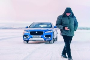 Mourinho prob&oacute; el nuevo auto de Jaguar