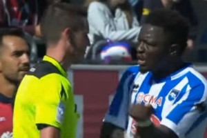 El futbolista que se fue de la cancha tras recibir insultos racistas