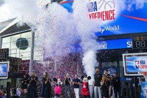 La NBA inaugur&oacute; un espacio para sus fan&aacute;ticos en un resort de Disney