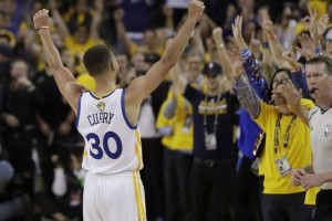 C&oacute;mo la carrera dominante de los @warriors en la #NBAFinals ocurri&oacute; en Twitter