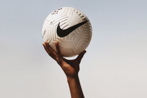 &iquest;C&oacute;mo ser&aacute; y qu&eacute; tiene de especial para los delanteros la nueva pelota de la Premier League?