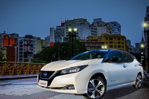 Nissan lleva el LEAF 100% el&eacute;ctrico  a la Fiesta de la Confluencia