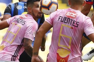 Un equipo chileno utilizó papas fritas para el diseño de los números de camiseta de sus jugadores