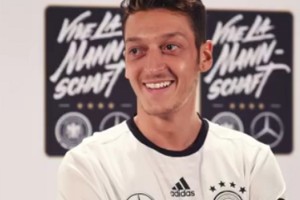 Mercedes-Benz present&oacute; a &Ouml;zil como nuevo embajador de la marca