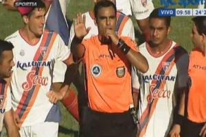 Ins&oacute;lito: Un &aacute;rbitro finaliz&oacute; el primer tiempo diez minutos antes