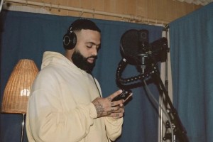 La particular historia del famoso cantante Eladio Carrión: fue nadador profesional