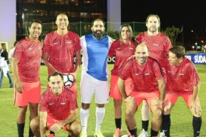 CONMEBOL inaugur&oacute; su nueva cancha con un partido de leyendas