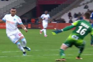 La gambeta de Payet que lesionó al arquero