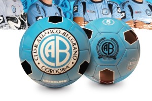 Dribbling present&oacute; la pelota oficial de Belgrano de C&oacute;rdoba