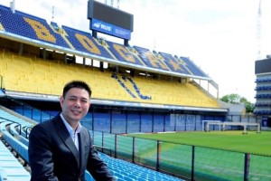 La historia del chino que abrir&aacute; la primera pe&ntilde;a de Boca en su pa&iacute;s natal