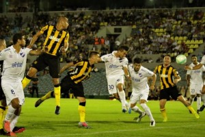 El pr&oacute;ximo cl&aacute;sico uruguayo es un abanico de dudas entre la sede, el d&iacute;a y la pol&iacute;tica nacional