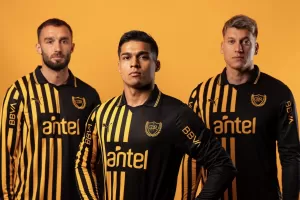 Pe&ntilde;arol present&oacute; su camiseta aniversario por los 135 a&ntilde;os